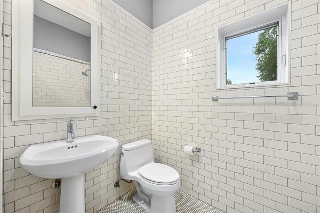 1205 Norwalk LN D, Austin, TX 78703
