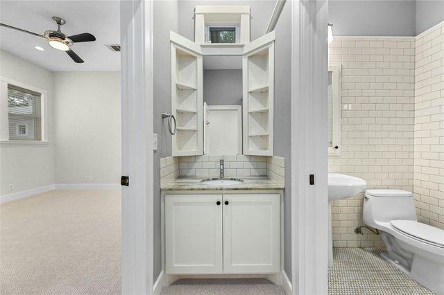 1205 Norwalk LN D, Austin, TX 78703