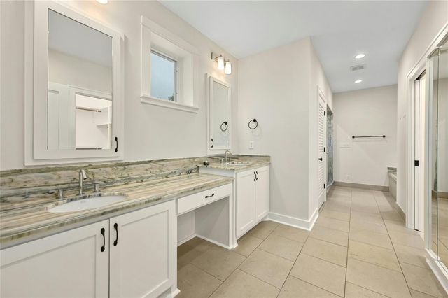 1205 Norwalk LN D, Austin, TX 78703