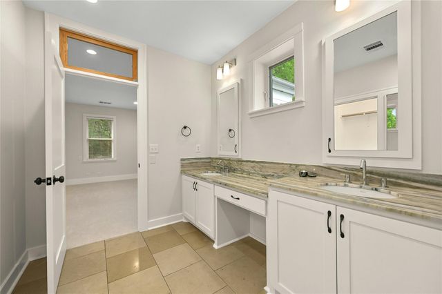 1205 Norwalk LN D, Austin, TX 78703