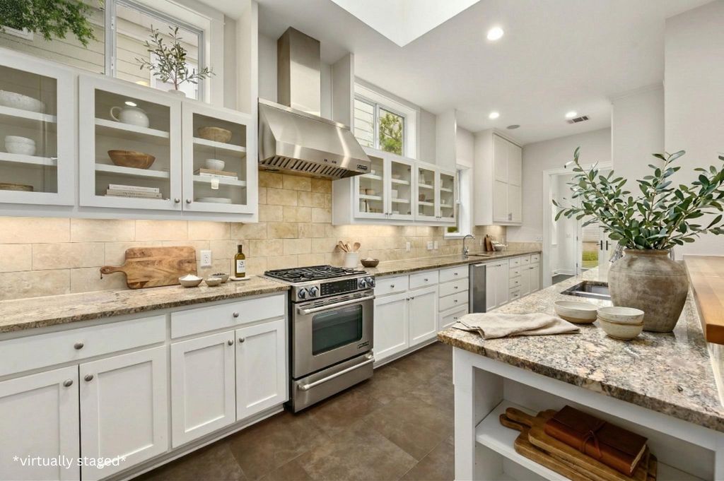 1205 Norwalk LN D, Austin, TX 78703