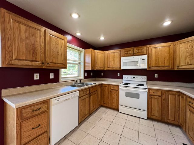 103 W 9th Street, Willow Springs, MO 65793