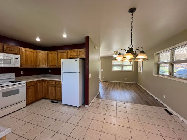 103 W 9th Street, Willow Springs, MO 65793