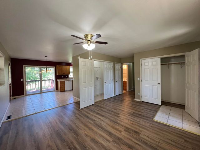 103 W 9th Street, Willow Springs, MO 65793