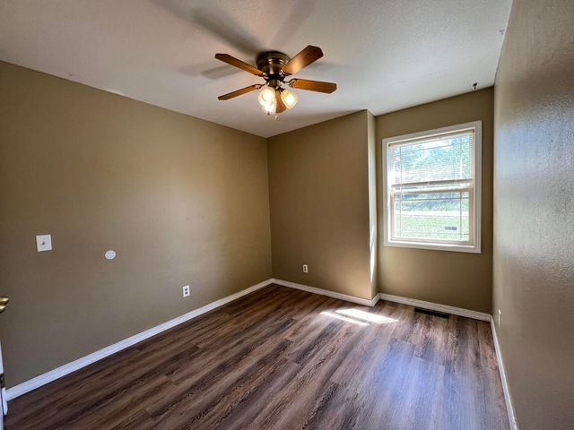 103 W 9th Street, Willow Springs, MO 65793