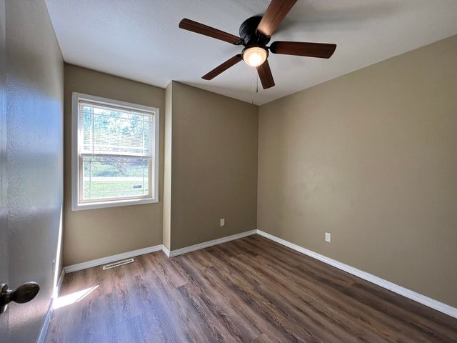 103 W 9th Street, Willow Springs, MO 65793