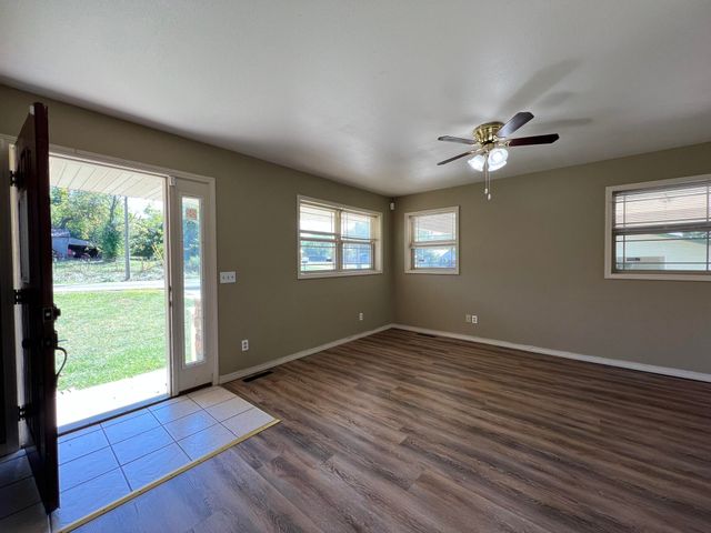 103 W 9th Street, Willow Springs, MO 65793