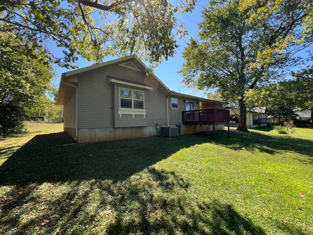 103 W 9th Street, Willow Springs, MO 65793