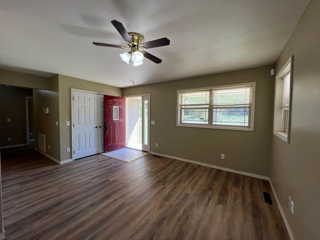 103 W 9th Street, Willow Springs, MO 65793