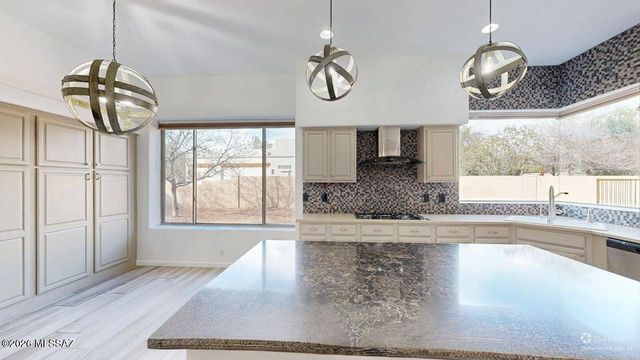 2470 N Castle Rock Drive, Tucson, AZ 85749