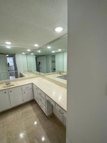6039 Collins Avenue 516, Miami Beach, FL 33140