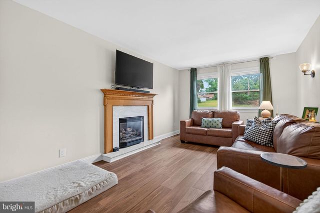 46 GREENWOOD DR, Blackwood, NJ 08012