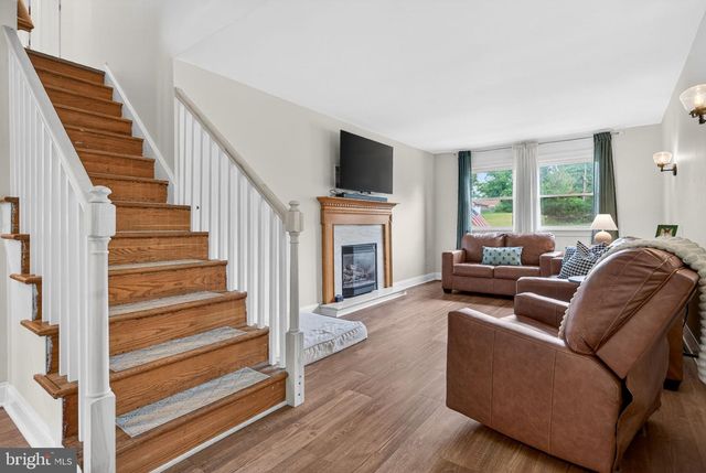 46 GREENWOOD DR, Blackwood, NJ 08012