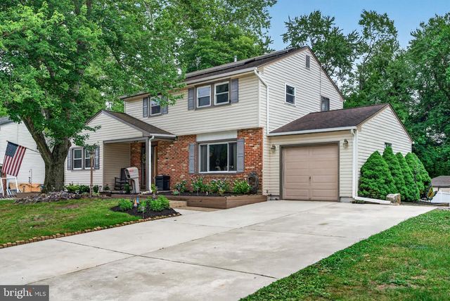 46 GREENWOOD DR, Blackwood, NJ 08012