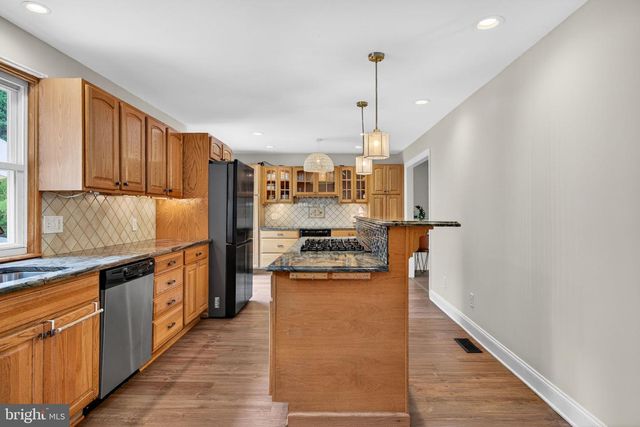46 GREENWOOD DR, Blackwood, NJ 08012
