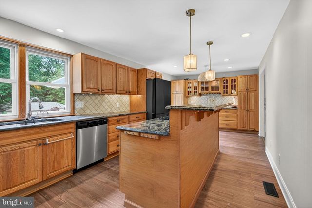 46 GREENWOOD DR, Blackwood, NJ 08012