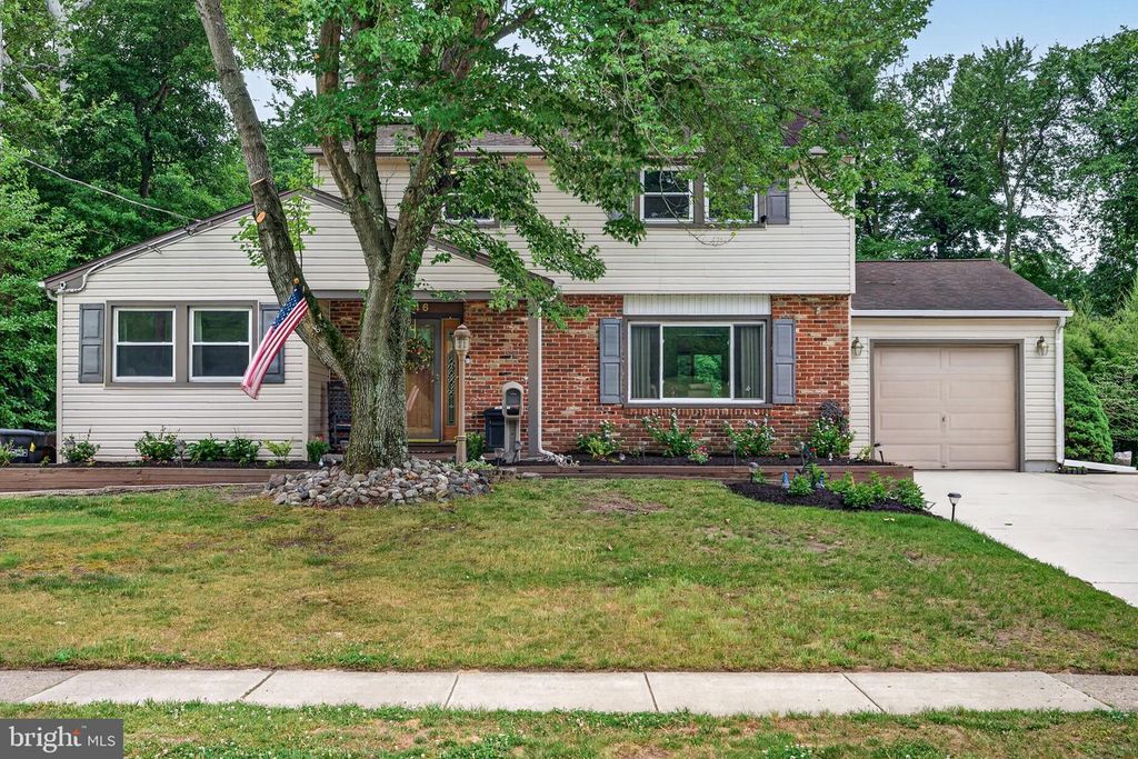 46 GREENWOOD DR, Blackwood, NJ 08012