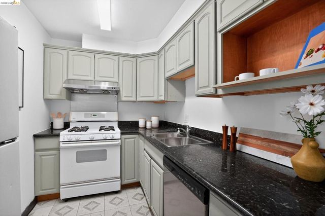 801 801 Franklin 1119, Oakland, CA 94607