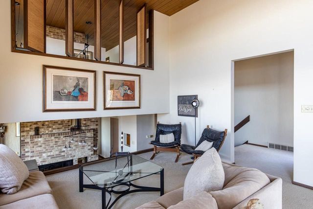 2136 WHITE SWAN DRIVE, Oshkosh, WI 54901