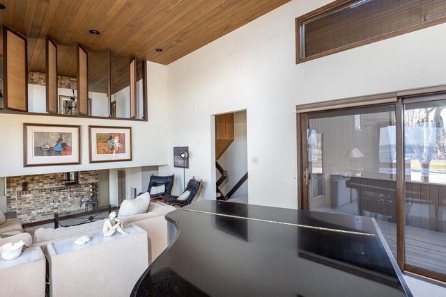 2136 WHITE SWAN DRIVE, Oshkosh, WI 54901