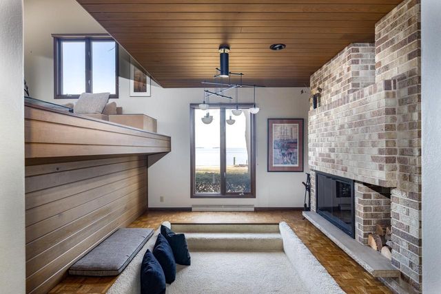 2136 WHITE SWAN DRIVE, Oshkosh, WI 54901