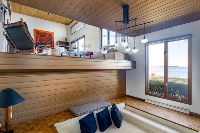 2136 WHITE SWAN DRIVE, Oshkosh, WI 54901