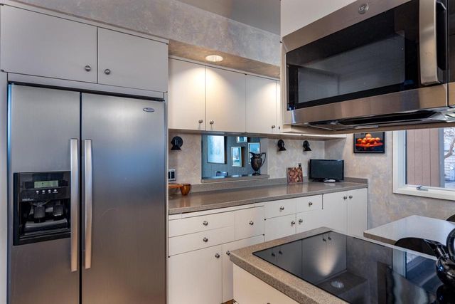 2136 WHITE SWAN DRIVE, Oshkosh, WI 54901