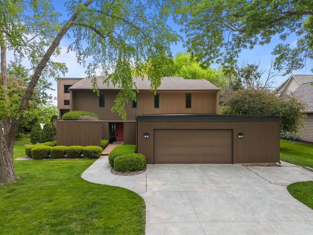 2136 WHITE SWAN DRIVE, Oshkosh, WI 54901