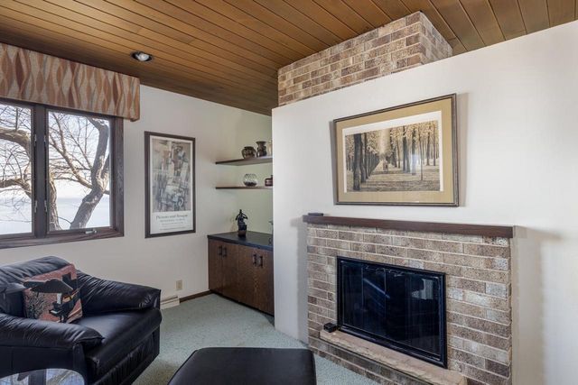 2136 WHITE SWAN DRIVE, Oshkosh, WI 54901