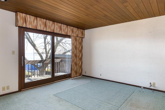 2136 WHITE SWAN DRIVE, Oshkosh, WI 54901