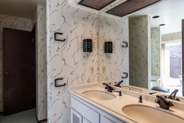 2136 WHITE SWAN DRIVE, Oshkosh, WI 54901