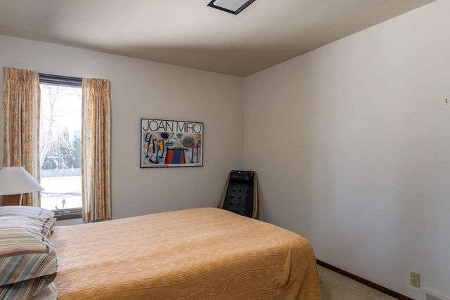 2136 WHITE SWAN DRIVE, Oshkosh, WI 54901