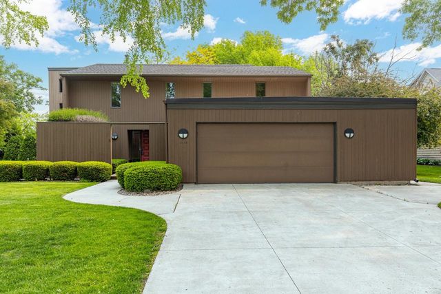 2136 WHITE SWAN DRIVE, Oshkosh, WI 54901