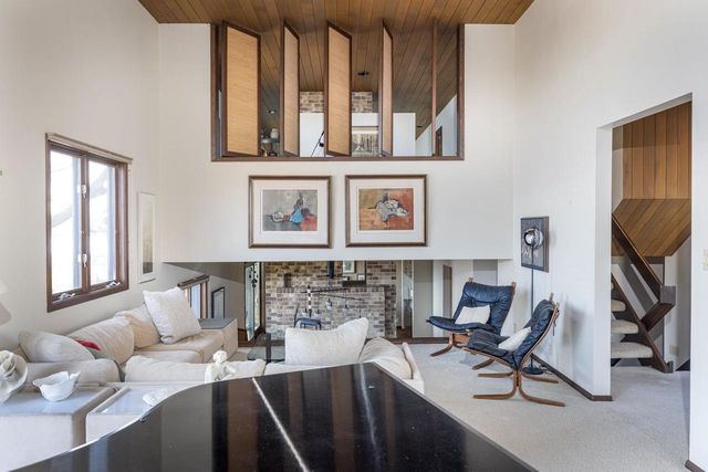 2136 WHITE SWAN DRIVE, Oshkosh, WI 54901