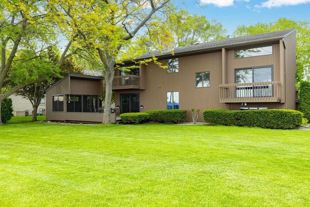 2136 WHITE SWAN DRIVE, Oshkosh, WI 54901