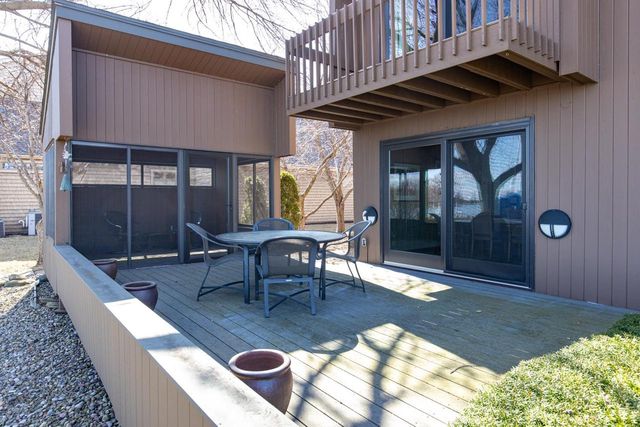 2136 WHITE SWAN DRIVE, Oshkosh, WI 54901