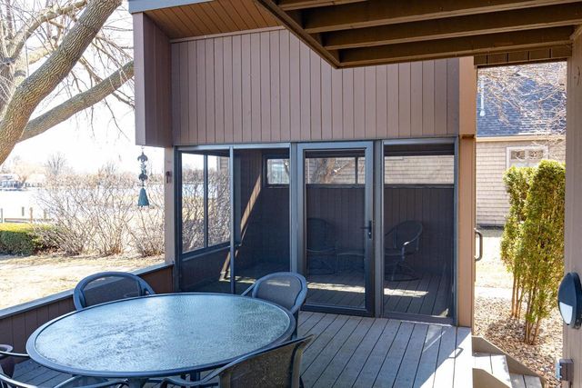 2136 WHITE SWAN DRIVE, Oshkosh, WI 54901