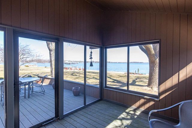 2136 WHITE SWAN DRIVE, Oshkosh, WI 54901