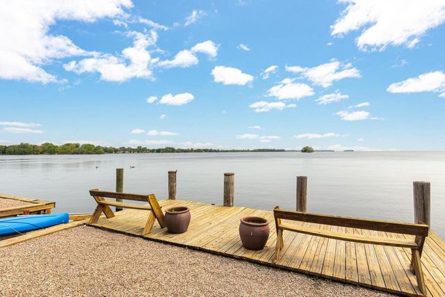 2136 WHITE SWAN DRIVE, Oshkosh, WI 54901