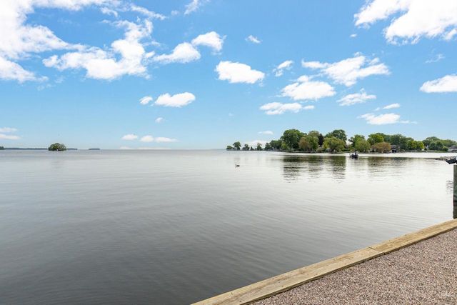 2136 WHITE SWAN DRIVE, Oshkosh, WI 54901