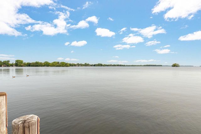 2136 WHITE SWAN DRIVE, Oshkosh, WI 54901