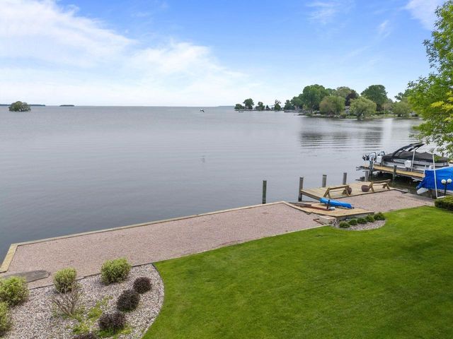 2136 WHITE SWAN DRIVE, Oshkosh, WI 54901