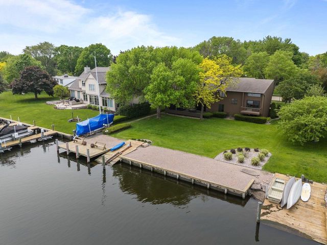 2136 WHITE SWAN DRIVE, Oshkosh, WI 54901