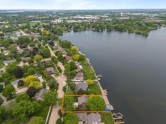 2136 WHITE SWAN DRIVE, Oshkosh, WI 54901