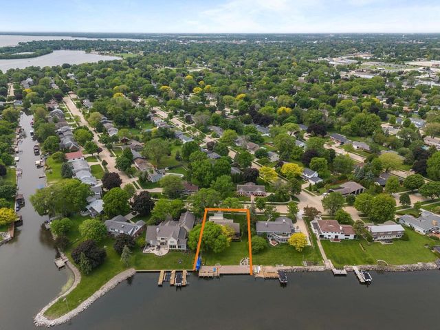 2136 WHITE SWAN DRIVE, Oshkosh, WI 54901