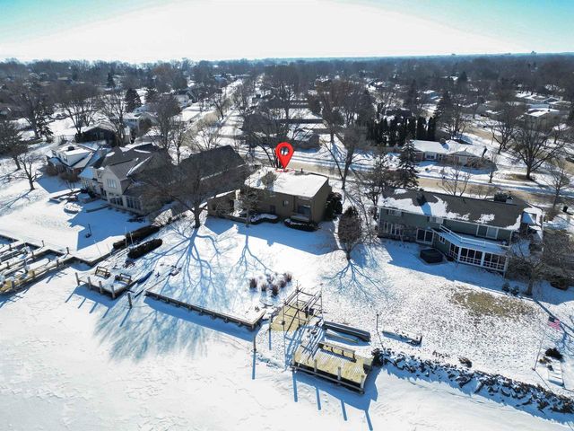 2136 WHITE SWAN DRIVE, Oshkosh, WI 54901