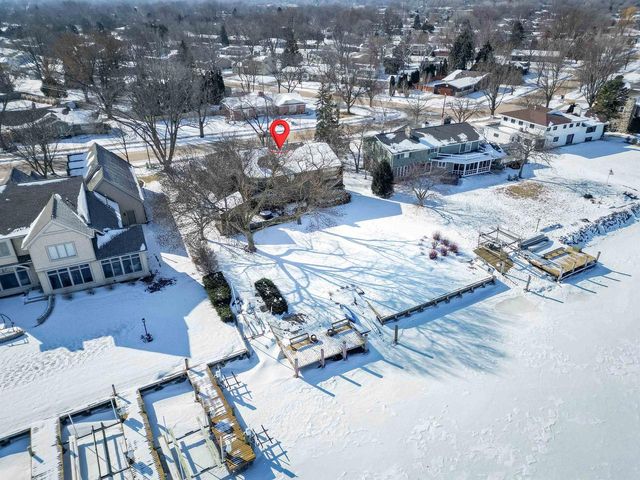 2136 WHITE SWAN DRIVE, Oshkosh, WI 54901