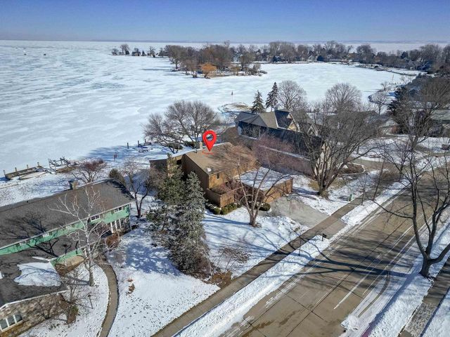 2136 WHITE SWAN DRIVE, Oshkosh, WI 54901