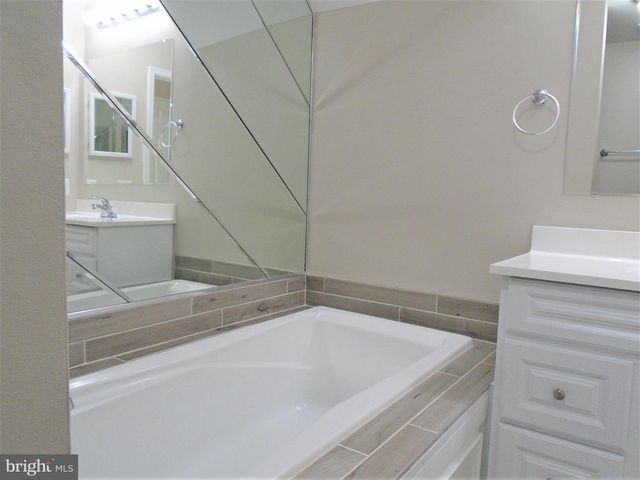 1914 DUFFIELD LN, Alexandria, VA 22307