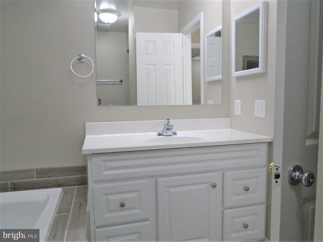 1914 DUFFIELD LN, Alexandria, VA 22307